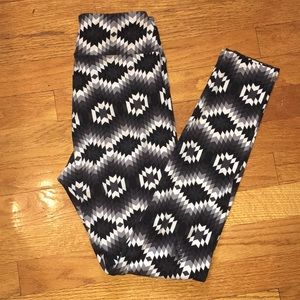 Geometric print OS Lularoe Legging